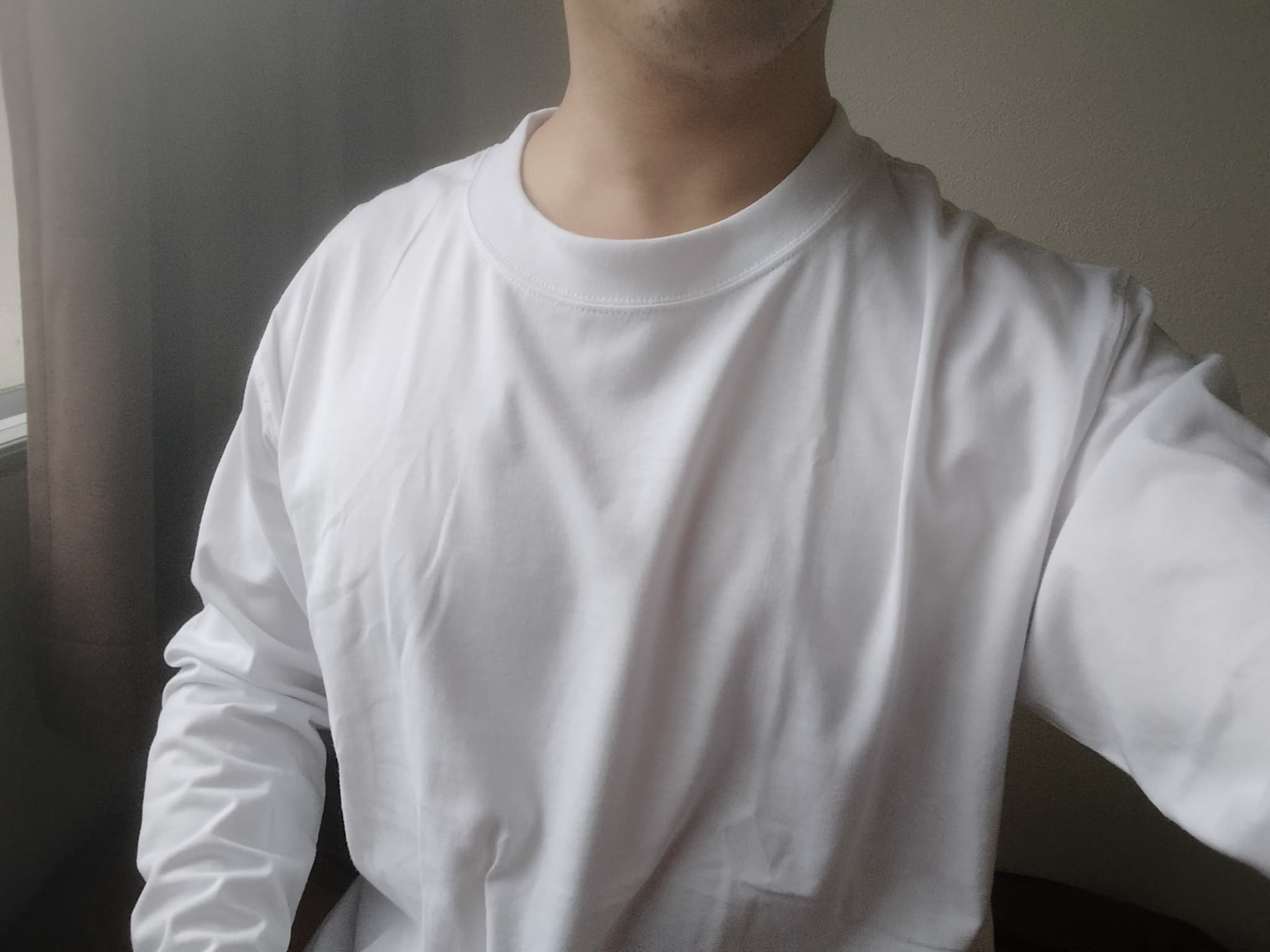 【ファミマ 長袖アウターTシャツ】コンビニ白ロンTをレビュー | 僕の好きな白いTee